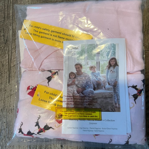 Leveret xmas Santa and Sleigh kid’s Christmas Holiday Pajamas Pink Sz 12 NWT - Picture 6 of 7